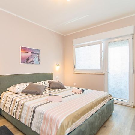 Apartment Lili Porec Esterno foto