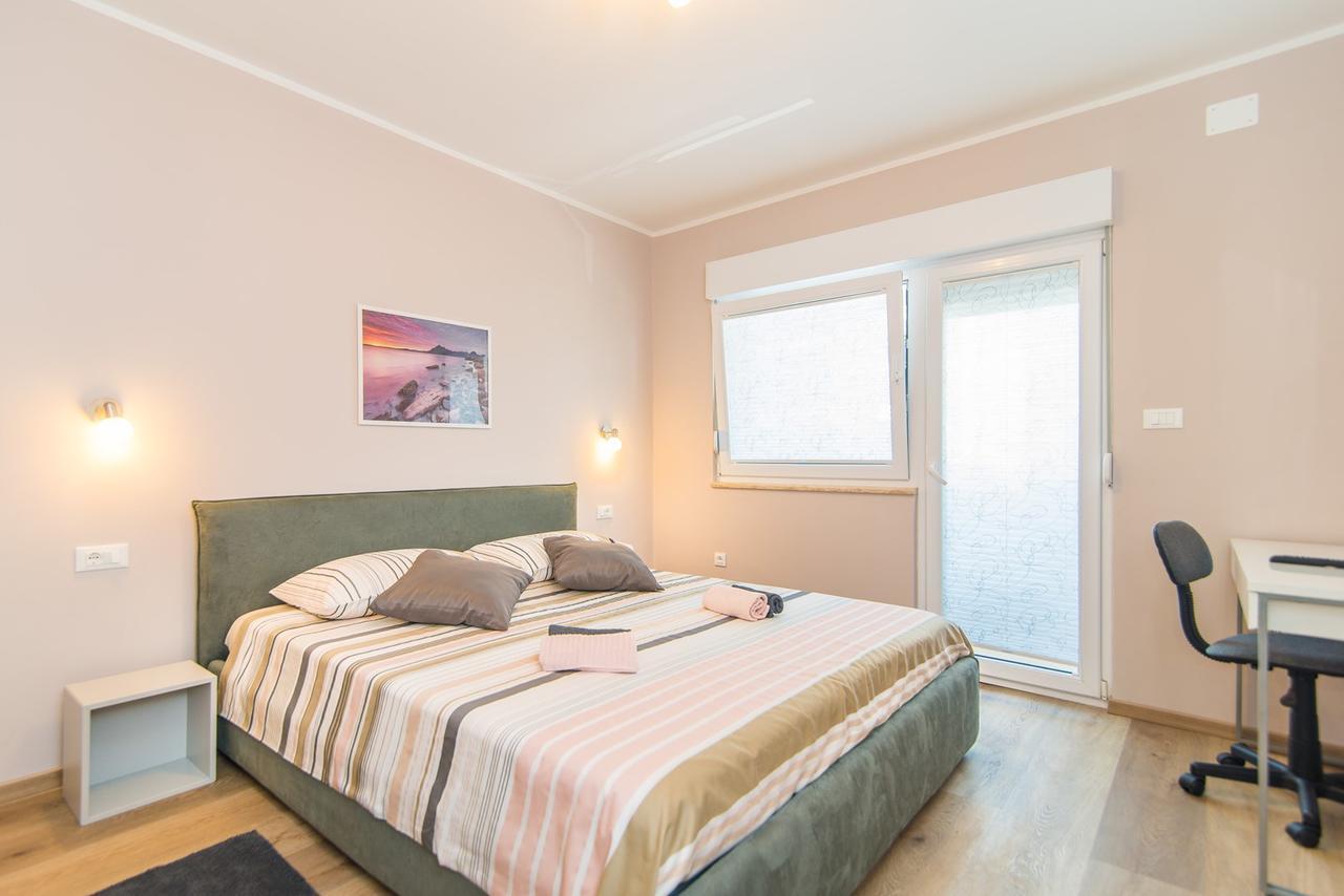 Apartment Lili Porec Esterno foto